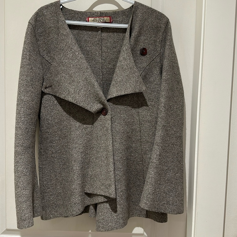 Wool Assymetrical jacket - Picture 4 of 8
